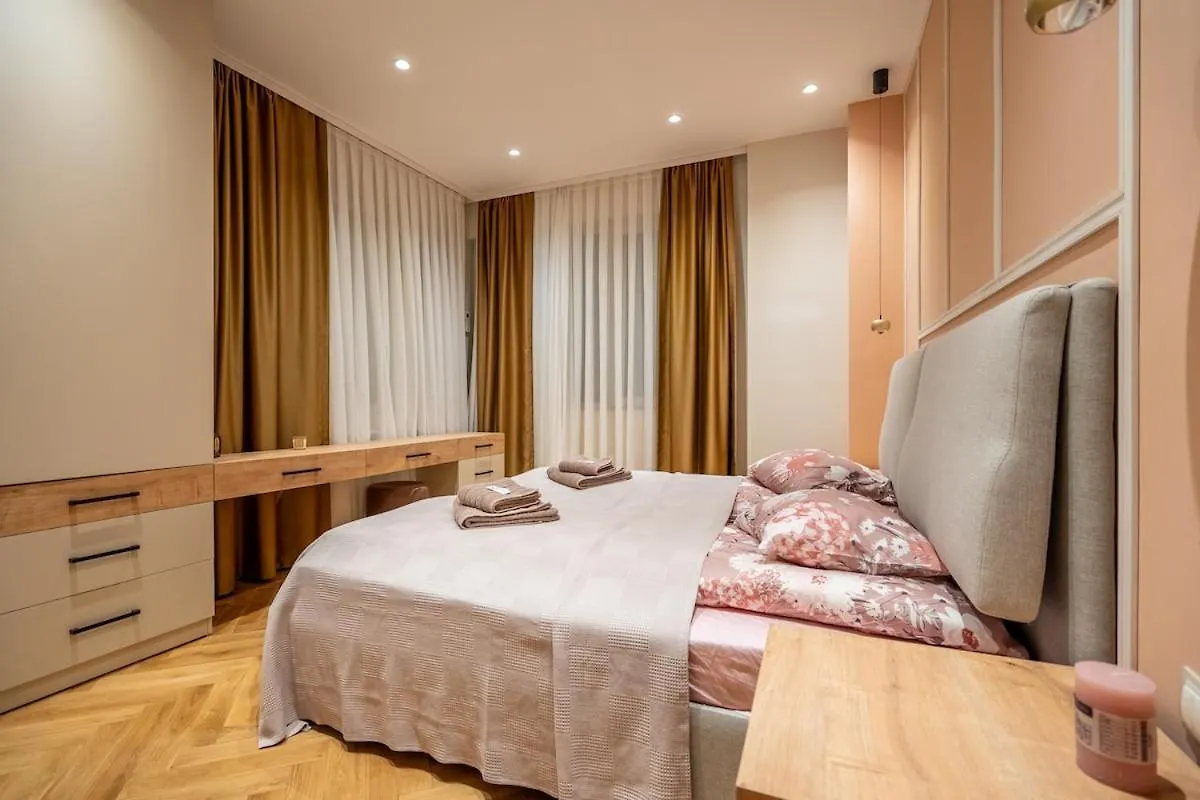 Elegant & Stylish 2-Bedroom Apartment ソフィア 0*,