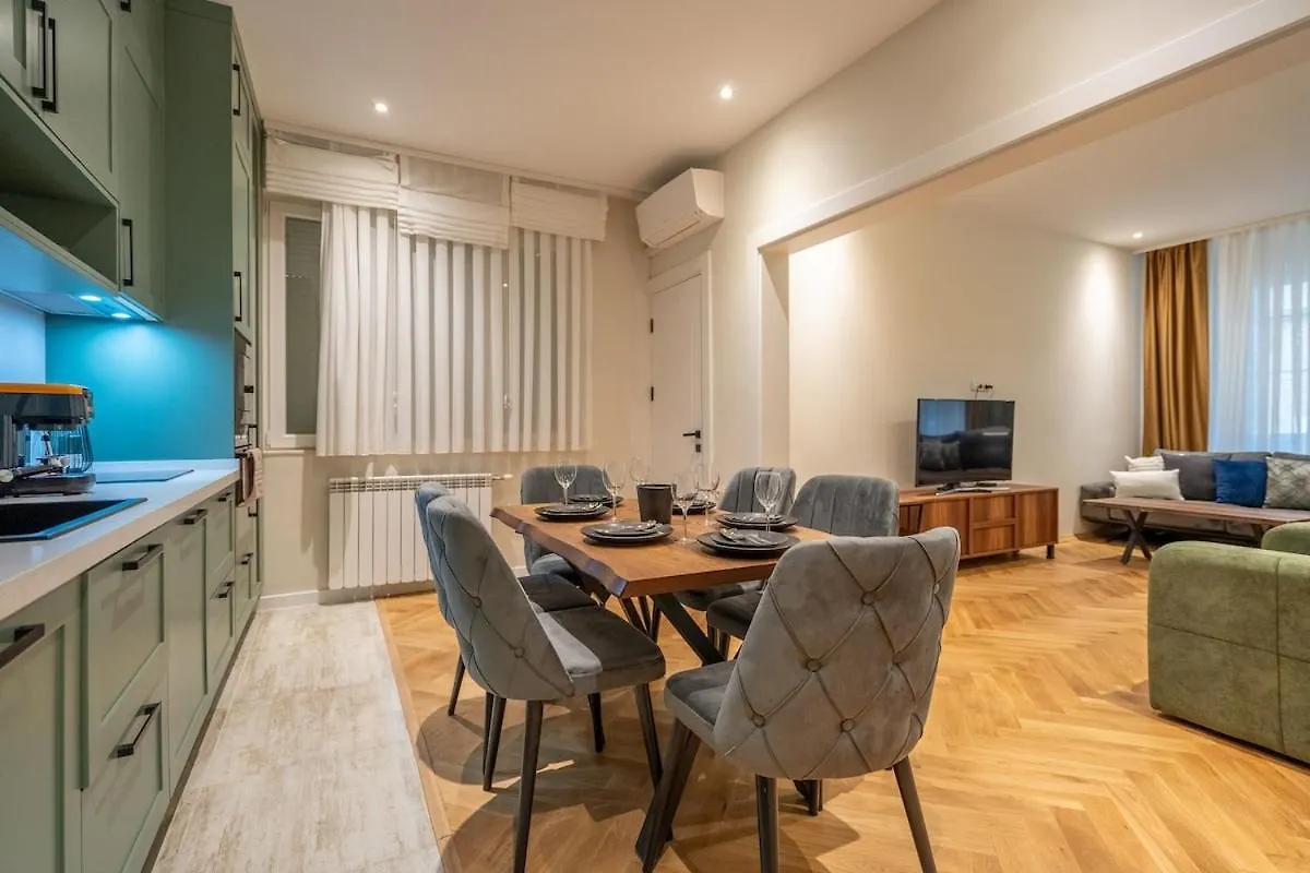 Elegant & Stylish 2-Bedroom Apartment ソフィア